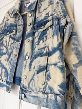Vintage 1990’s bleach washed denim jacket | vintage 90’s jean jacket small